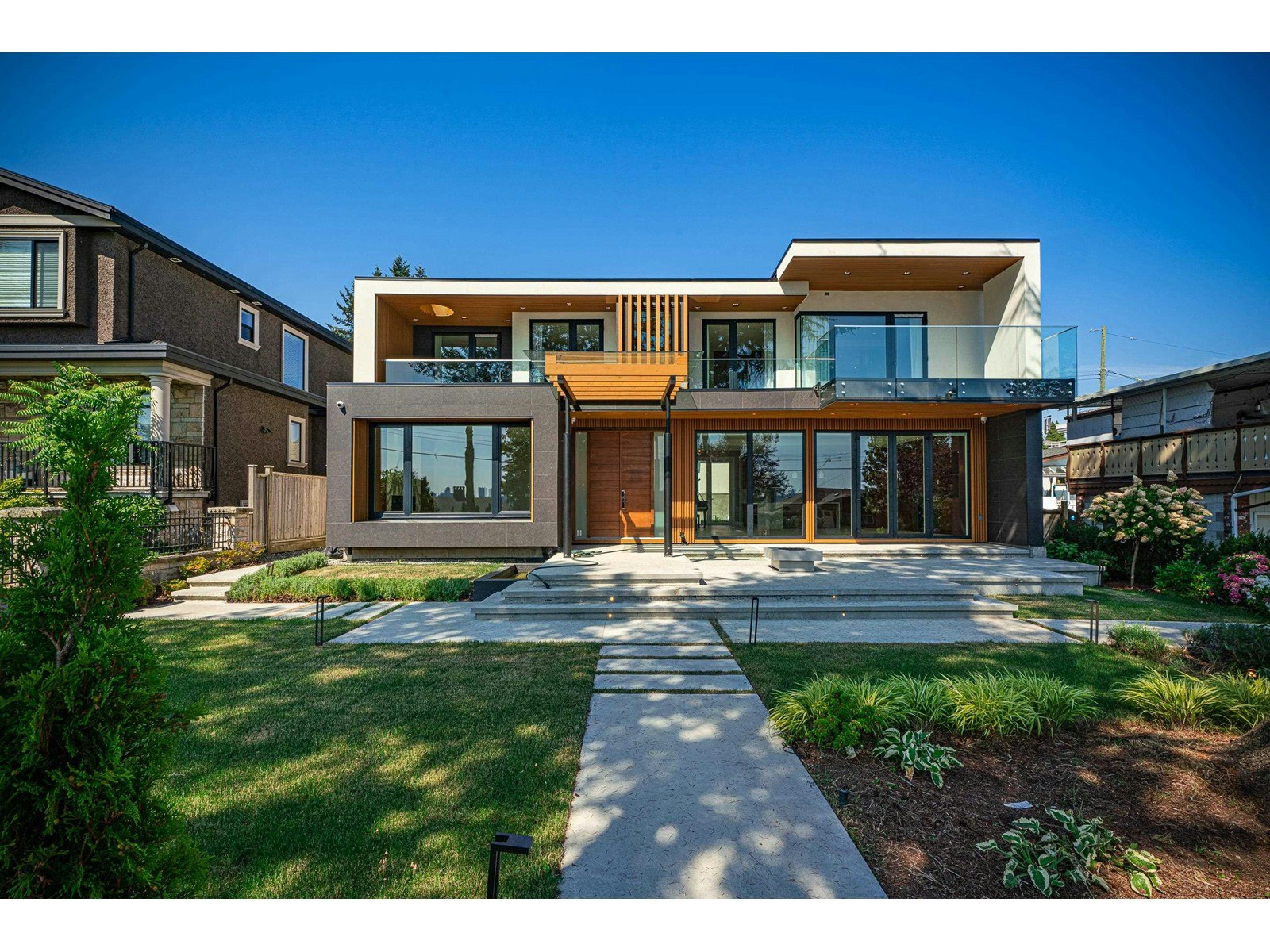 6195 Grant Street, Burnaby, BC, V5B 2K7