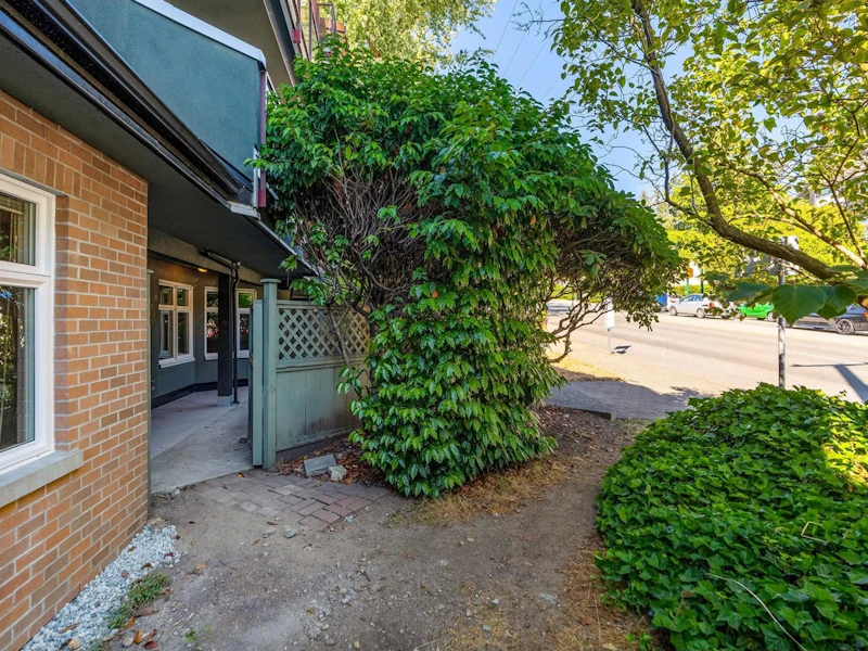 209 - 121 W 29th Street, North Vancouver BC V7N 4L6