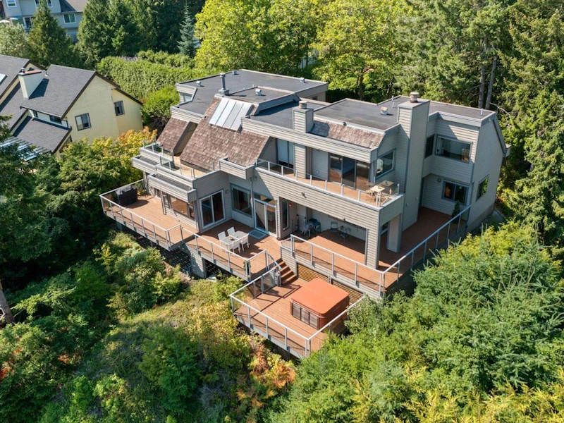 4750 Meadfeild Road, West Vancouver BC V7W 2Y3