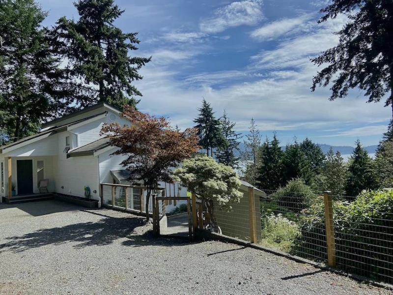 831 Taylor Road, Bowen Island BC V0N 1G1