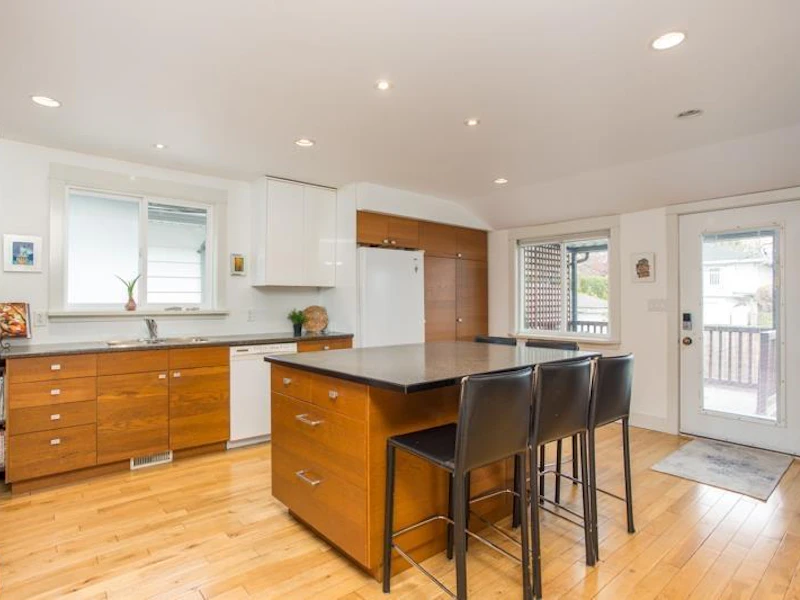 3207 Adanac Street, Vancouver BC V5K 2P2