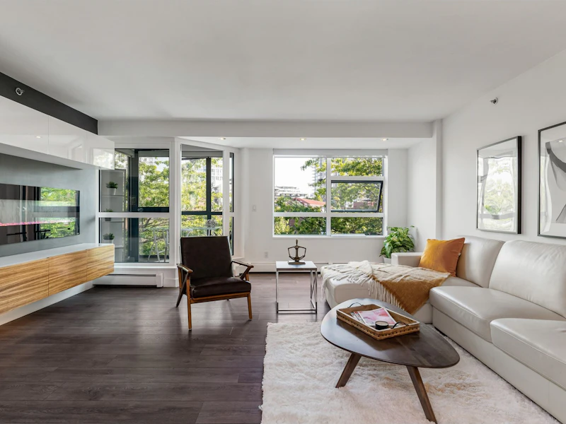 203 - 212 Davie Street, Vancouver BC V6B 5Z4