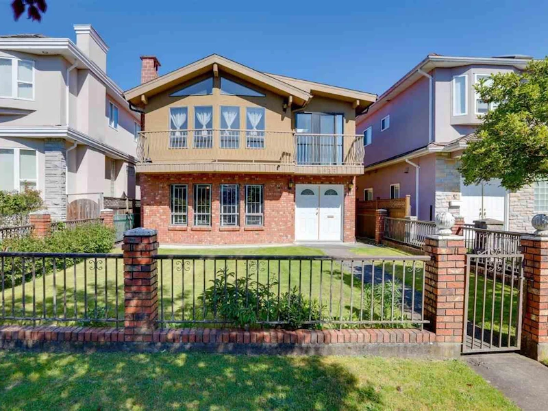 6832 Dumfries Street, Vancouver BC V5P 3B9