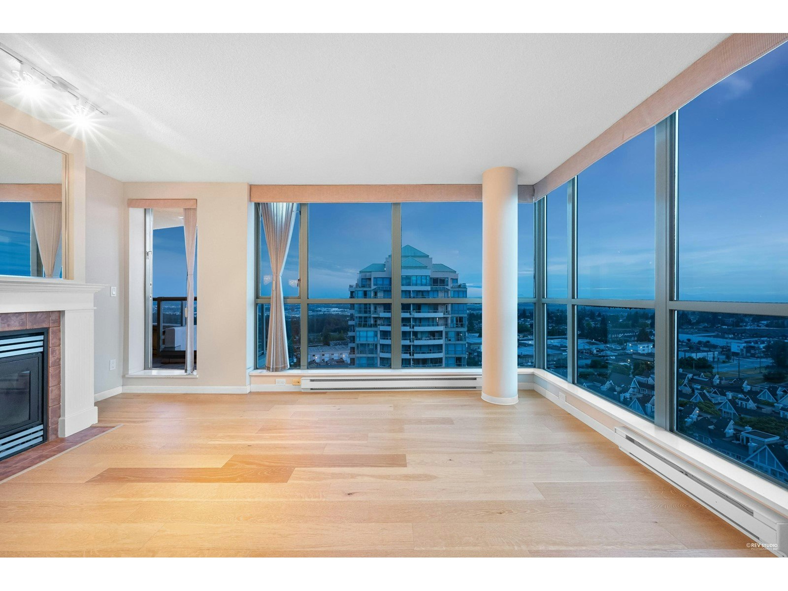 1704-6611 Southoaks Crescent, Burnaby, BC, V5E 4L5