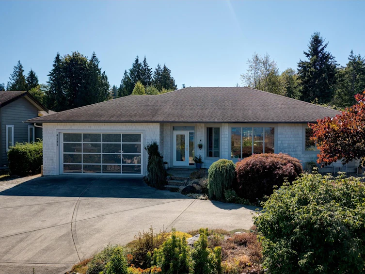 6187 Highmoor Road, Sechelt, BC, V7Z 0L1