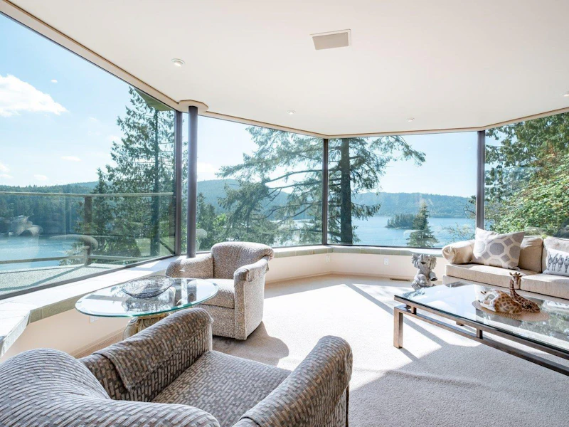 1670 Roxbury Place, North Vancouver BC V7G 1Z1