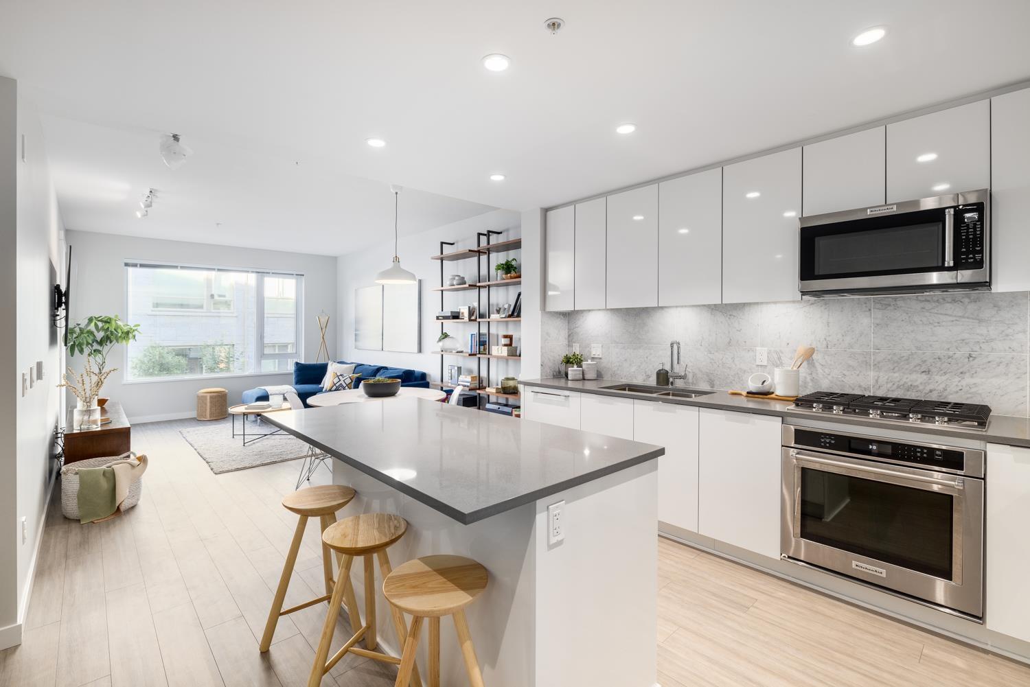208-2651 Library Lane, North Vancouver, BC, V7J 0C1