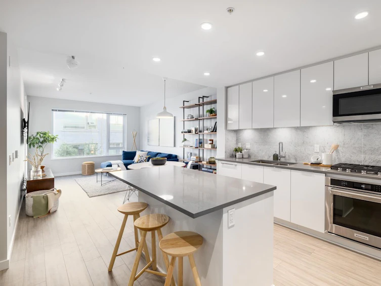 208-2651 Library Lane, North Vancouver, BC, V7J 0C1
