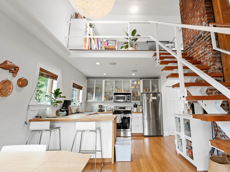 438 West 17th Avenue, Vancouver, BC, V5Y 2A2