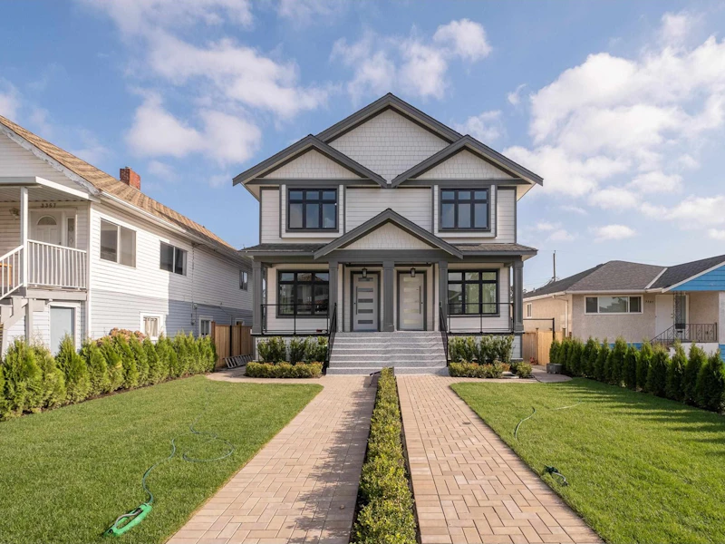 3361 Monmouth Avenue, Vancouver BC V5R 5R7