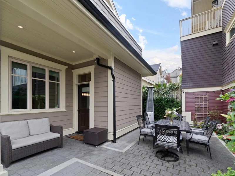 2439 W 5th Avenue, Vancouver BC V6K 1S7