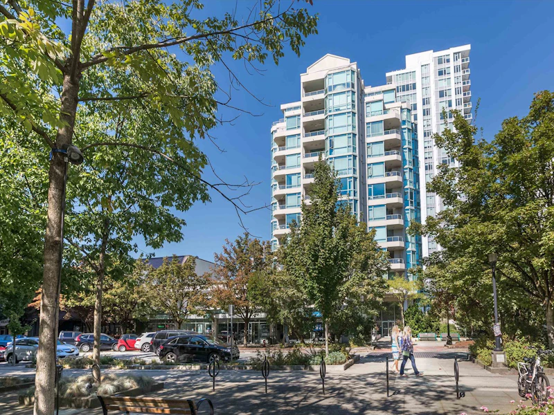 901 - 140 E 14th Street, North Vancouver BC V7L 2N3