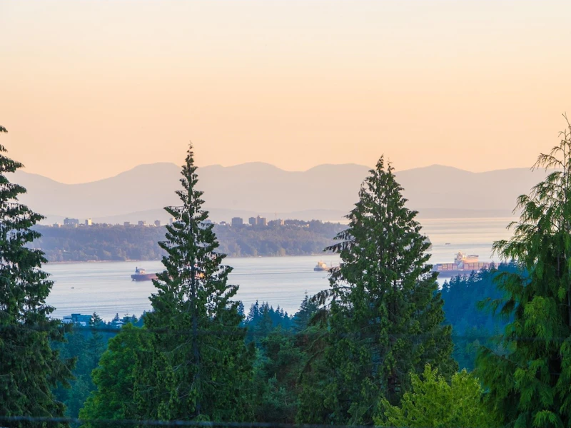 722 Crystal Court, North Vancouver BC V7R 2B5