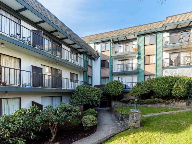 204-5450 Empire Drive, Burnaby, BC, V5B 1N4