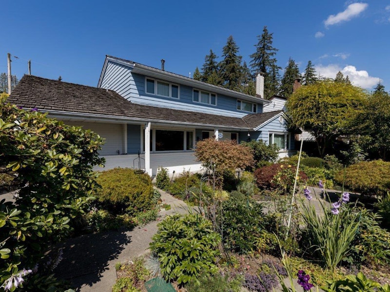 1933 Boulevard Crescent, Coquitlam BC V7L 3Y9