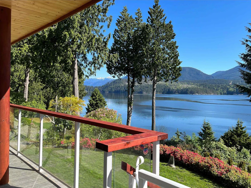 6210 S Gale Avenue, Sechelt BC