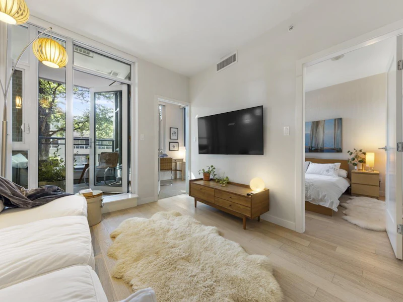 310 - 2033 W 10th Avenue, Vancouver BC