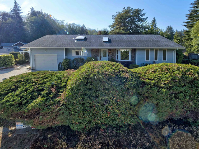 6119 South Gale Avenue, Sechelt, BC, V7Z 0P9