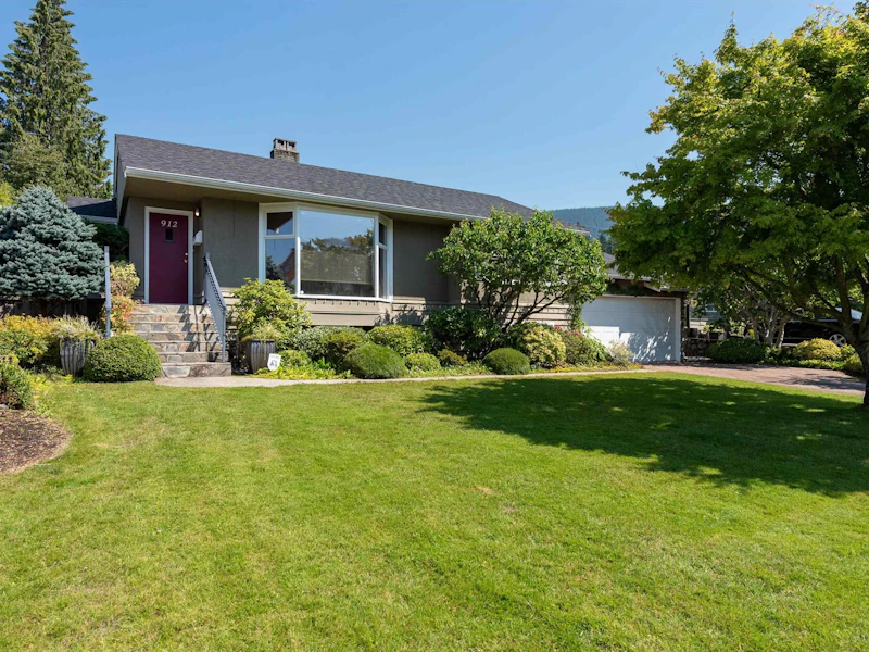 912 Wentworth Avenue, North Vancouver BC V7R 1R7