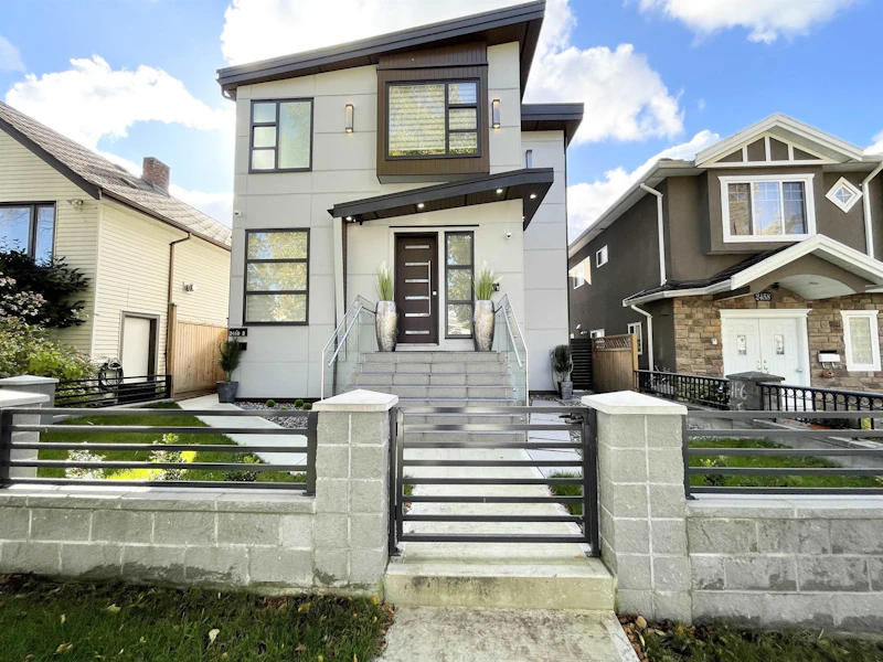 1 - 2460 E 19th Avenue, Vancouver BC V5M 2R9