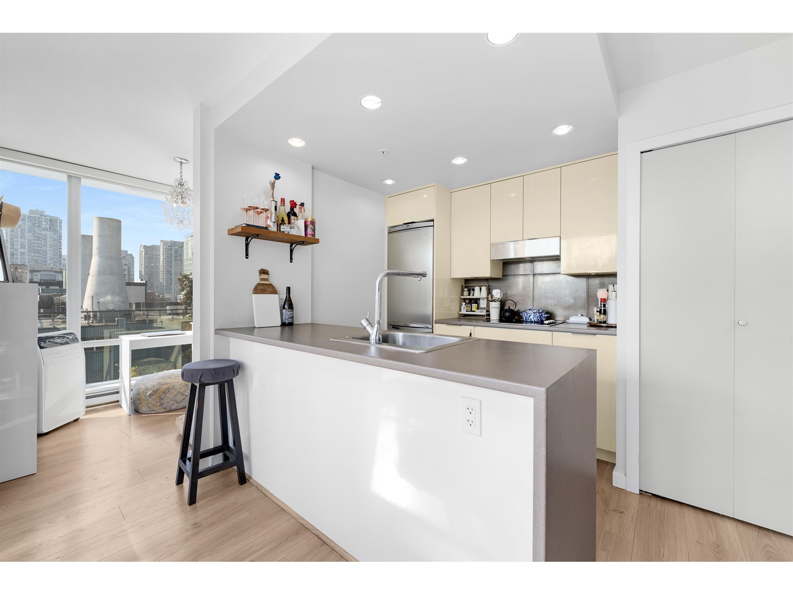 503-161 West Georgia Street, Vancouver, BC, V6B 0K9