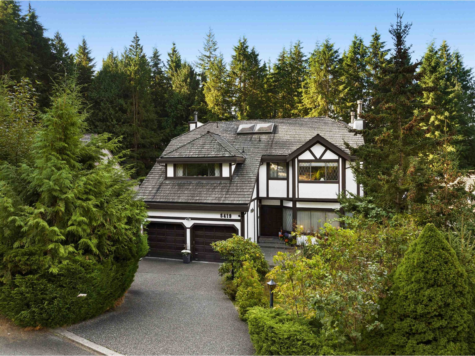 5419 Molina Crescent, North Vancouver, BC, V7R 4R7