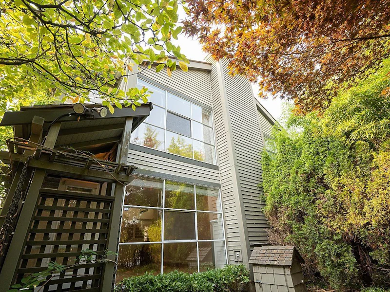 6424 Bruce Street, West Vancouver BC V7W 2G6