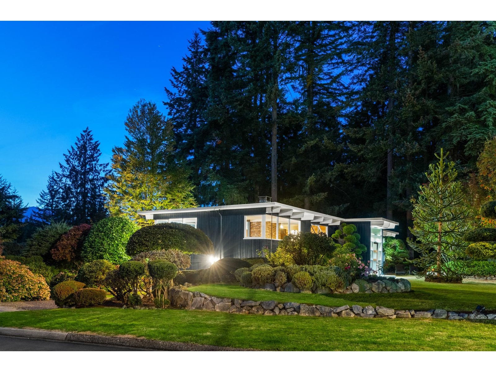 3219 Regent Avenue, North Vancouver, BC, V7N 2B6
