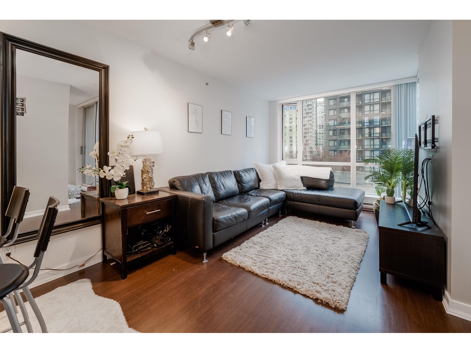 905-1082 Seymour Street, Vancouver, BC, V6B 1X9