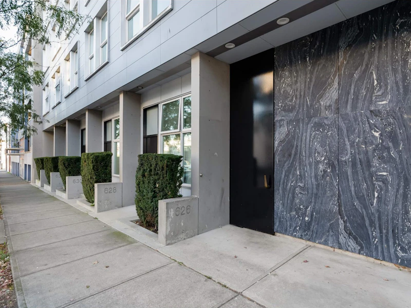 309 - 626 Alexander Street, Vancouver BC V6A 1C9