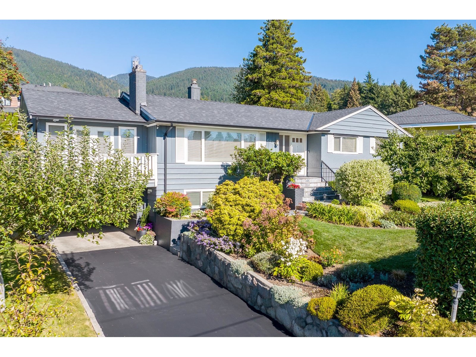 622 Silverdale Place, North Vancouver, BC, V7N 2Z7