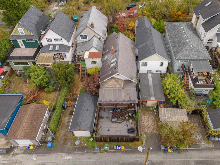 1992 Charles Street, Vancouver, BC, V5L 2T9