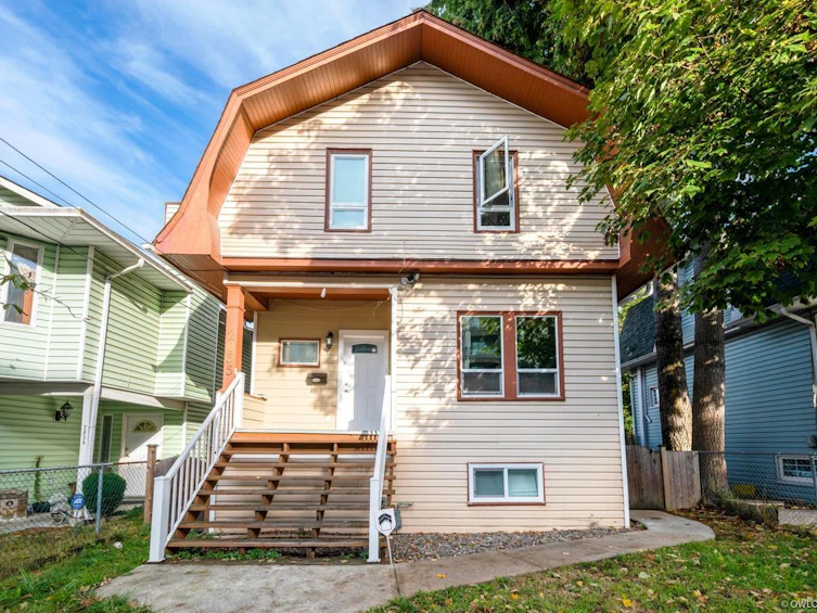 2035 Suffolk Avenue, Port Coquitlam, BC, V3B 1H4