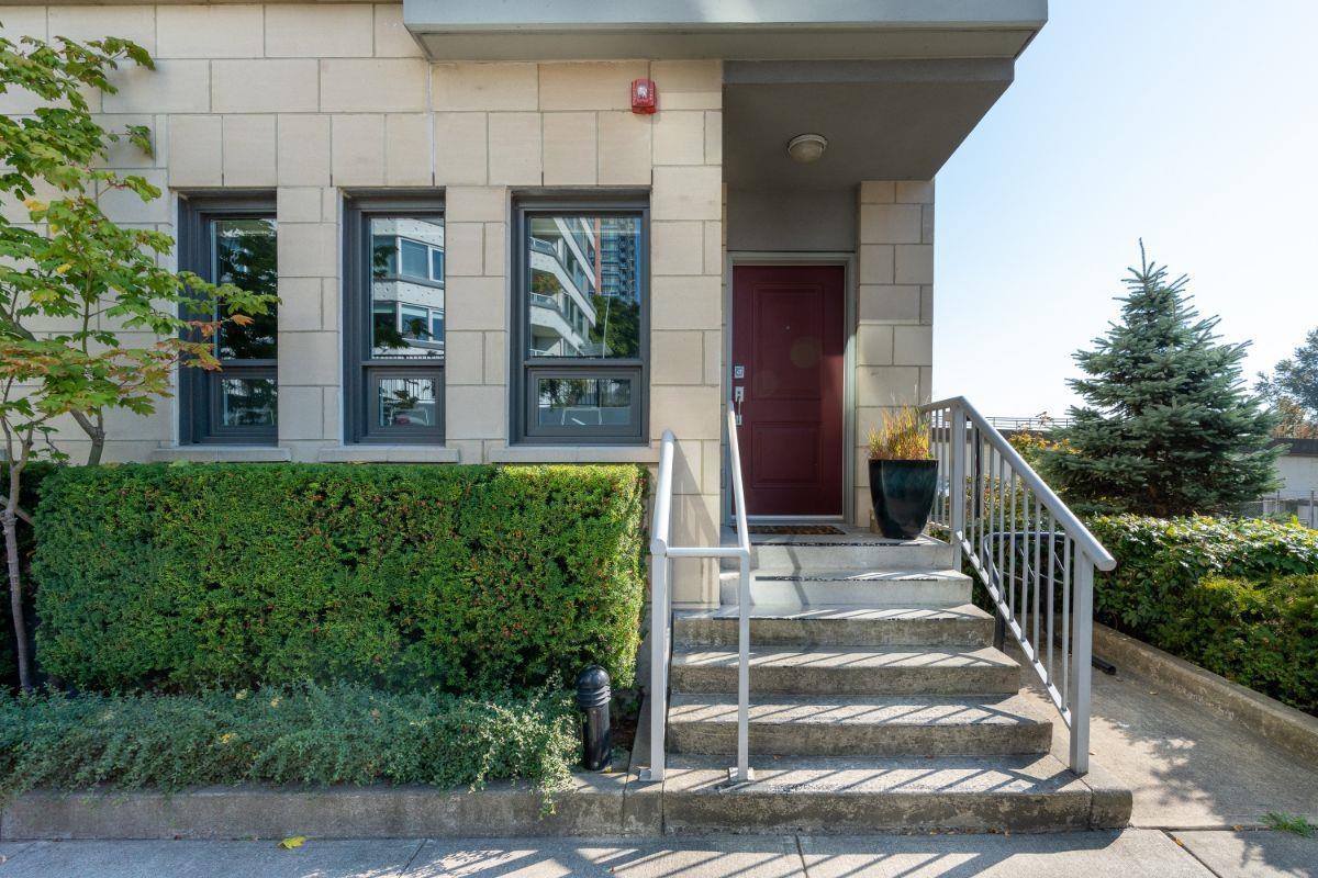 TH8-125 Columbia Street, New Westminster, BC, V3L 0G8