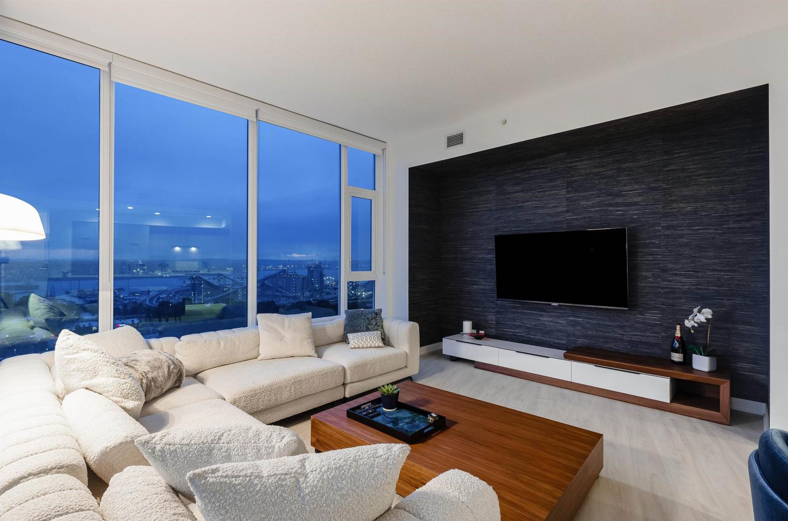 2702-1401 Hunter Street, North Vancouver, BC, V7J 0E2