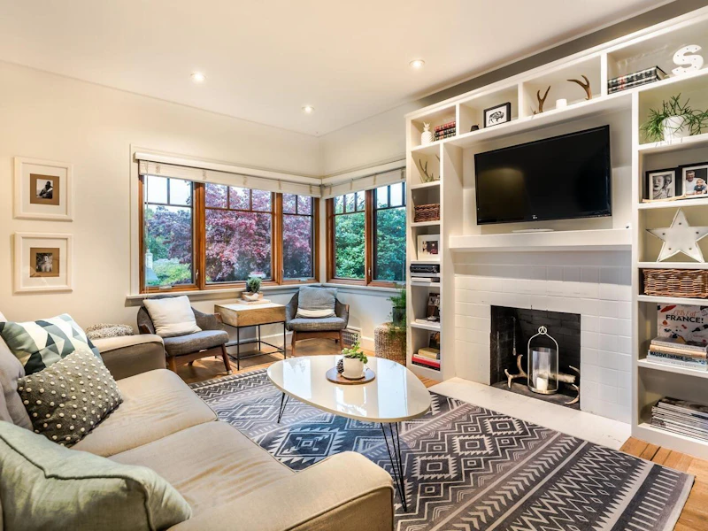 2587 E 8th Avenue, Vancouver BC V5M 1W3