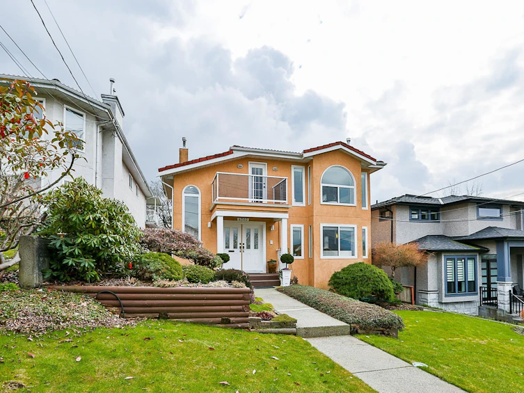 4762 Cambridge Street, Burnaby, BC, V5C 1H7