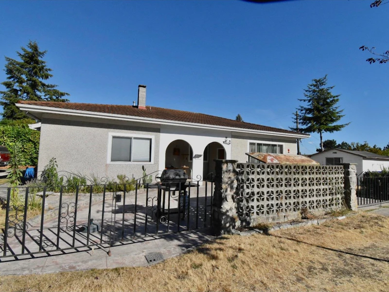 5524 Ocean Avenue, Sechelt BC