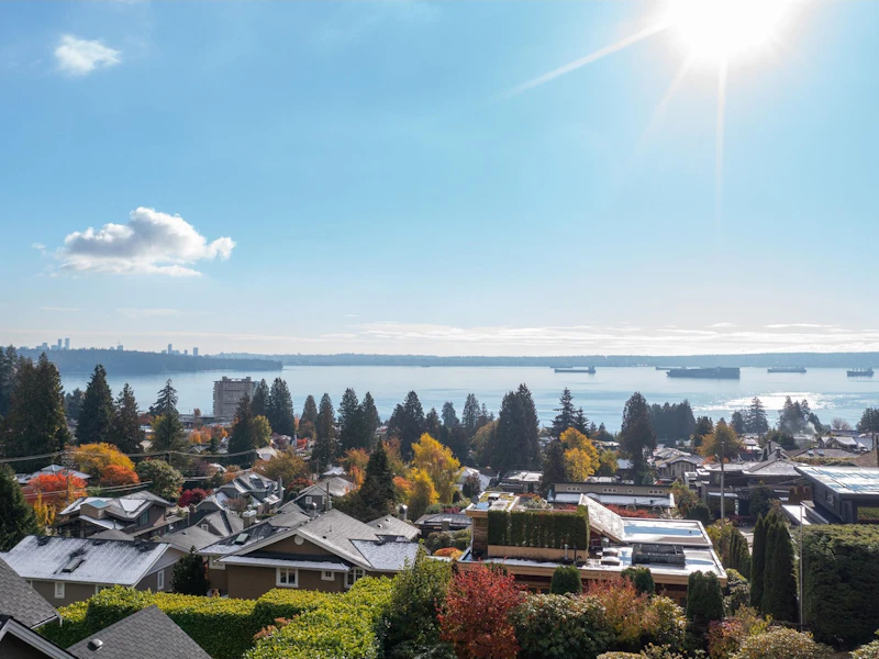 2532 Nelson Avenue, West Vancouver BC V7V 2R6