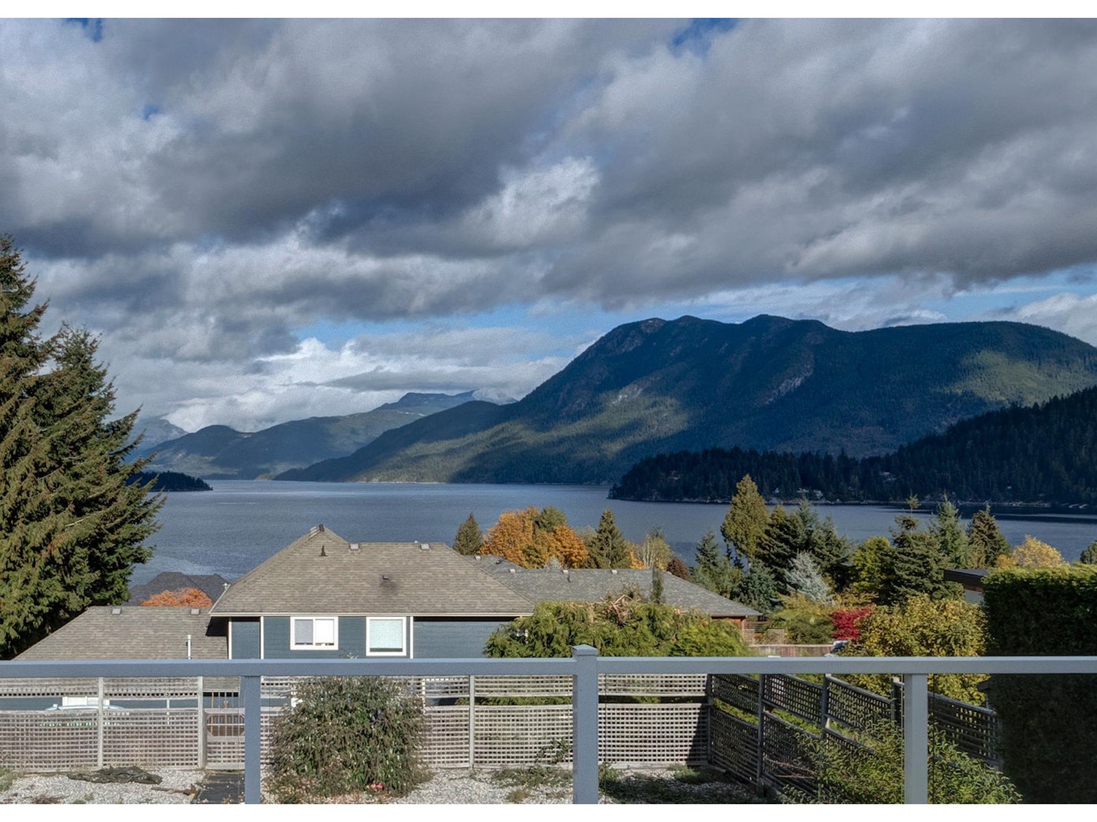6226 Highmoor Road, Sechelt, BC, V7Z 0L1
