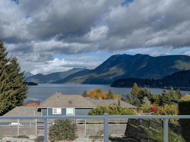 6226 Highmoor Road, Sechelt, BC, V7Z 0L1