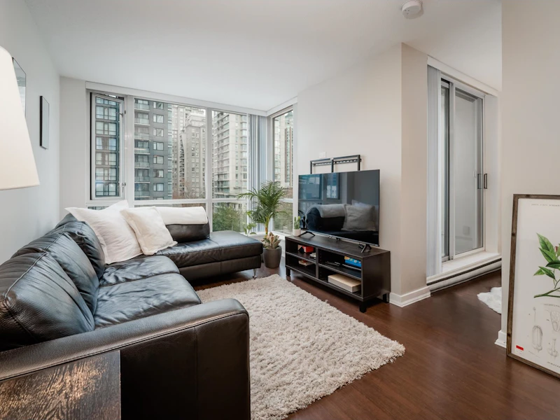 905 - 1082 Seymour Street, Vancouver BC V6B 1X9