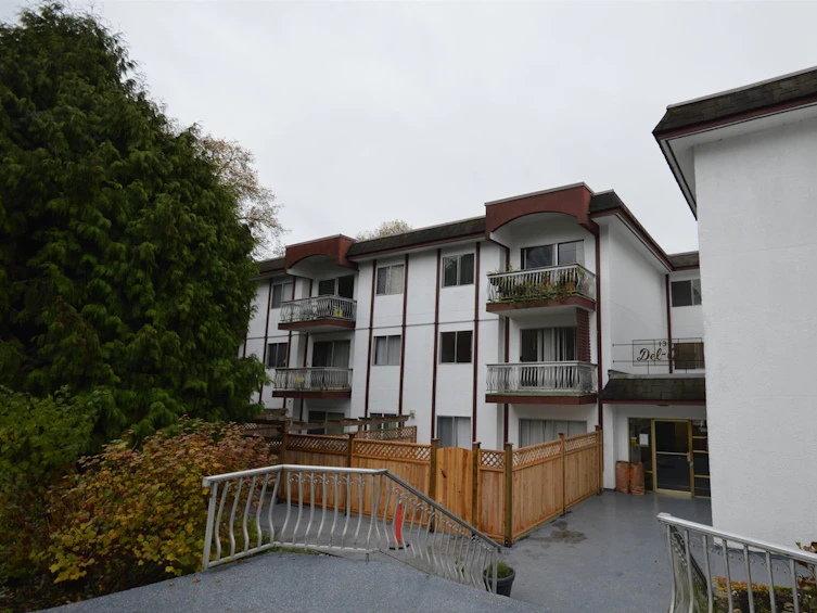 206-135 West 21st Street, North Vancouver, BC, V7M 1Z2
