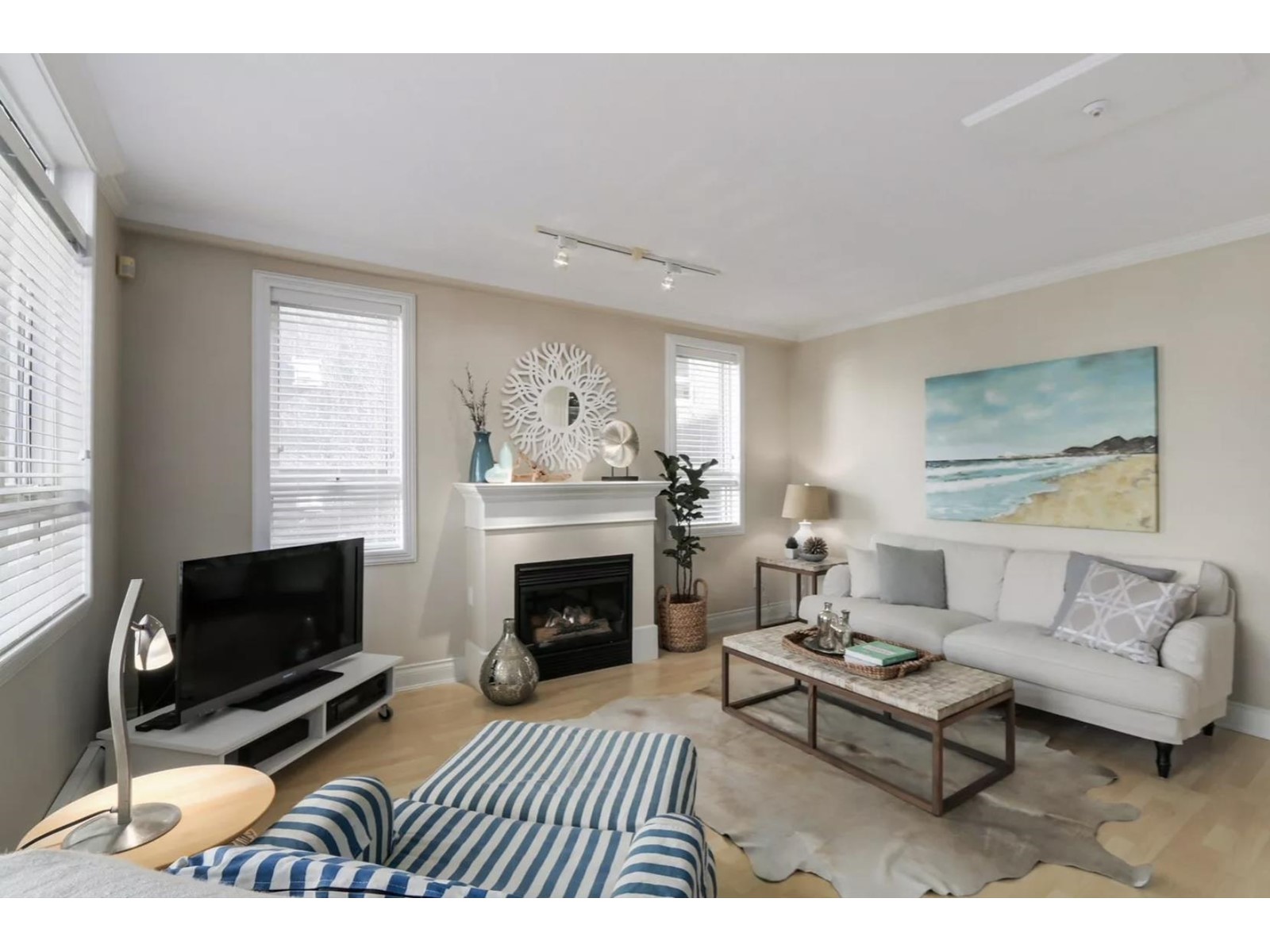 201-2036 York Street, Vancouver, BC, V6J 1E6