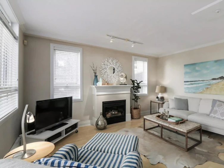 201-2036 York Street, Vancouver, BC, V6J 1E6