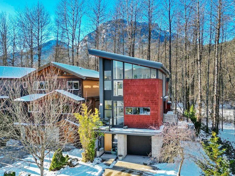 9 - 40137 Government Road, Squamish BC V8B 0N7