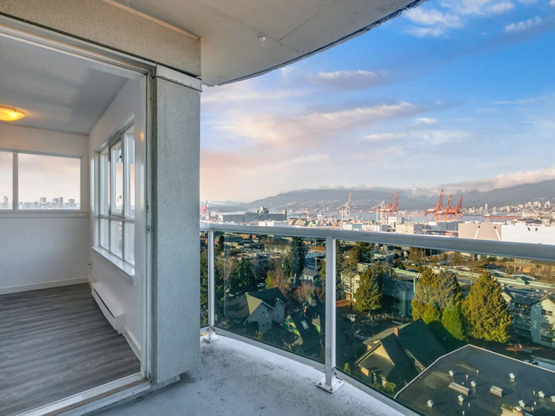 1001 - 1833 Frances Street, Vancouver BC V5L 1Z8