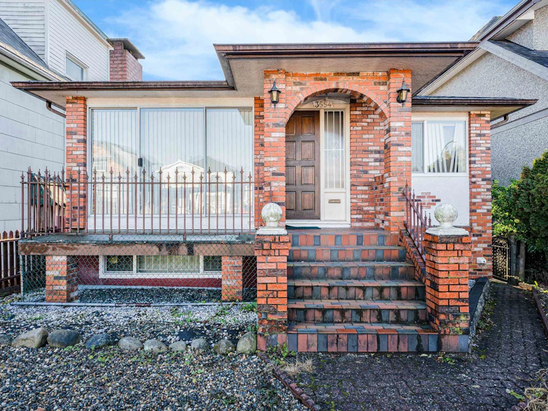3554 Triumph Street, Vancouver BC V5K 1V1