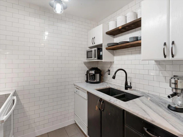 103-2224 Eton Street, Vancouver, BC, V5L 1C8