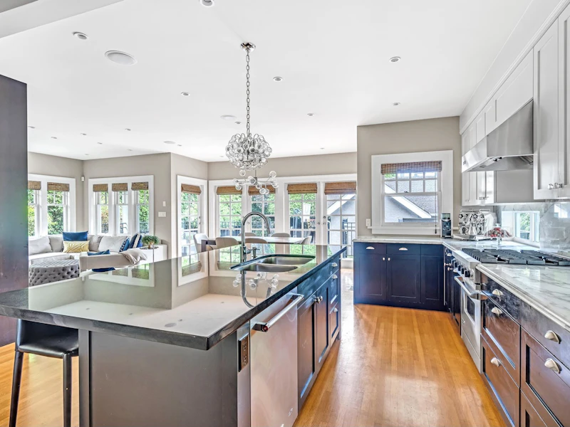 6608 Laburnum Street, Vancouver BC V6P 5M7